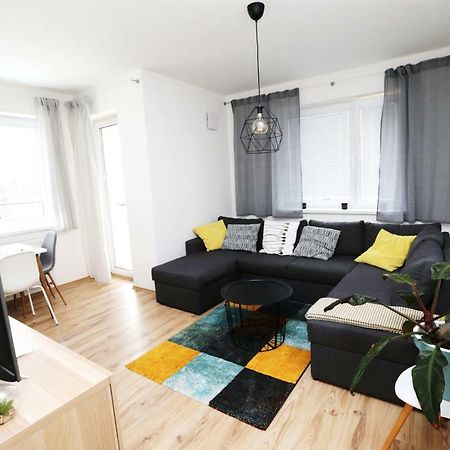 Samorin - Apartment In The Center - Private Parking - Klimatizacia Exterior foto
