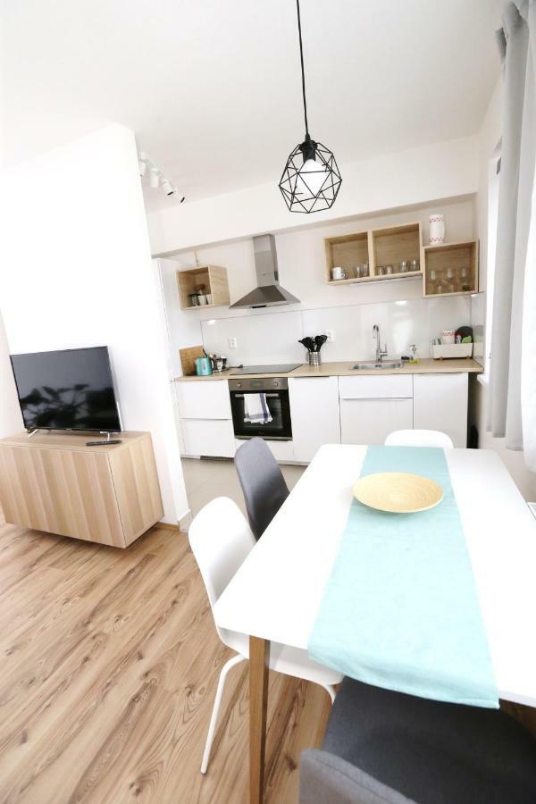 Samorin - Apartment In The Center - Private Parking - Klimatizacia Exterior foto