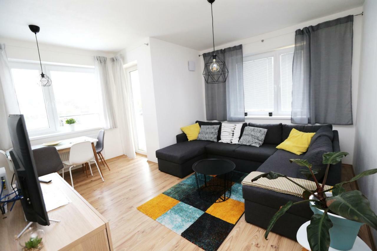 Samorin - Apartment In The Center - Private Parking - Klimatizacia Exterior foto